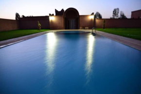 Luxury 4 Suite Villa with Pool & 2 Large Lounges